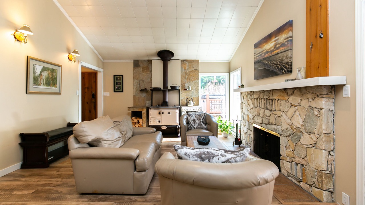 Photo of Livingroom in Juan de Fuca Electoral Area