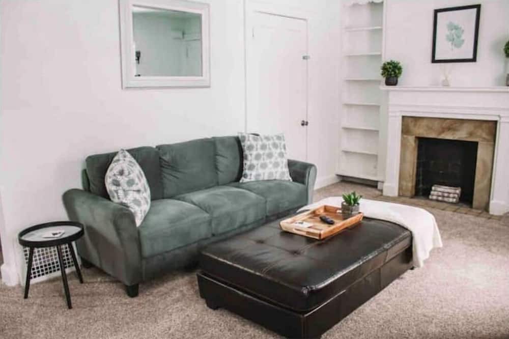 Photo of Livingroom in Elyria