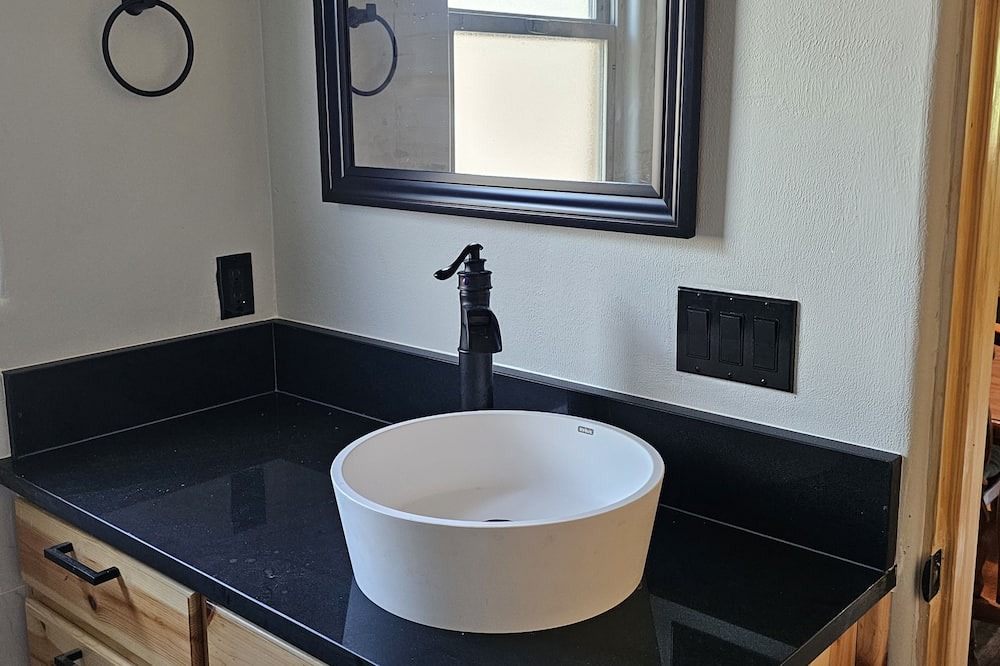 Photo of Bathroom in Canoncito