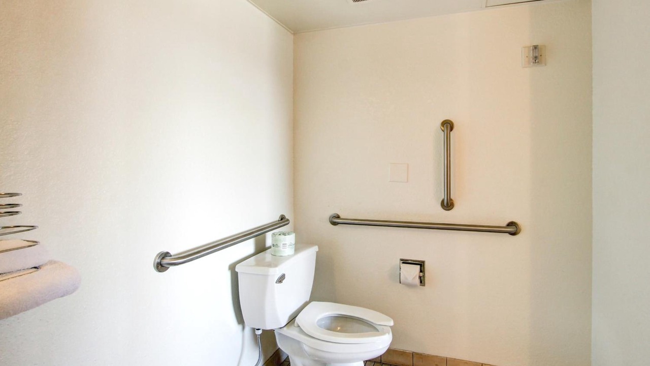 Photo of Bathroom in Dupont