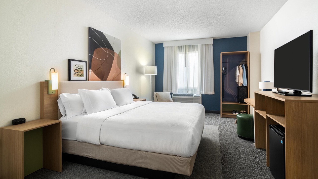Photo of Bedroom in Beachwood