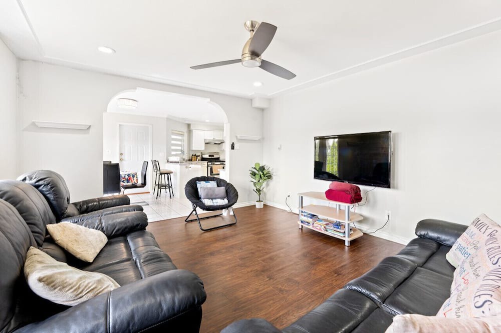 Photo of Livingroom in Queensborough