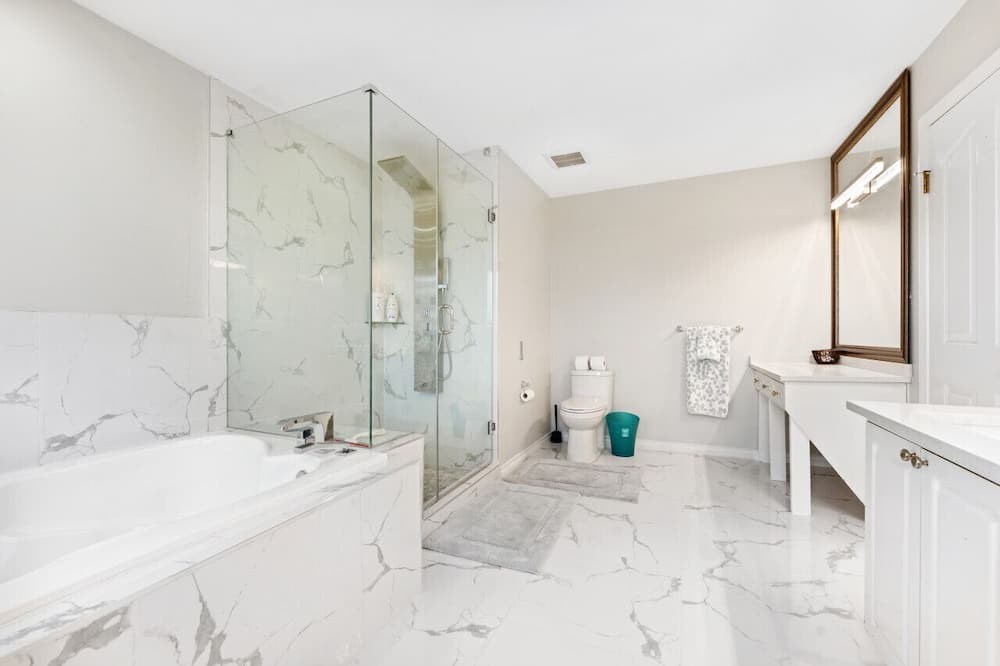 Photo of Bathroom in Queensborough