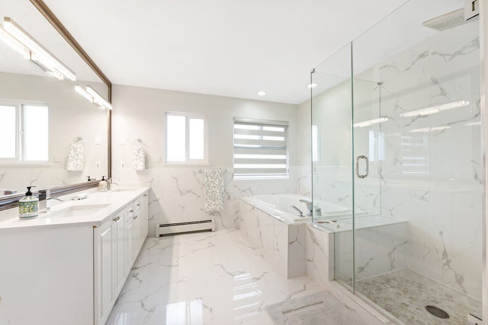 Photo of Bathroom in Queensborough