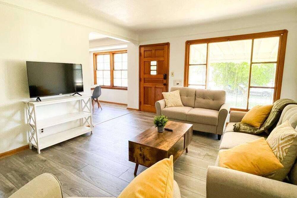 Photo of Livingroom in Garfield Heights