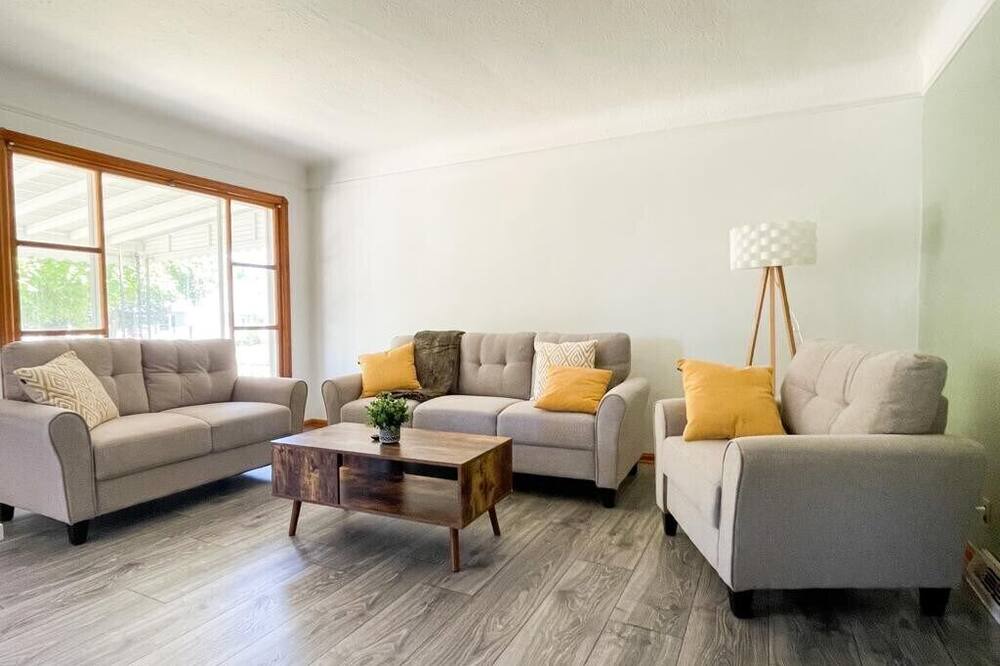 Photo of Livingroom in Garfield Heights