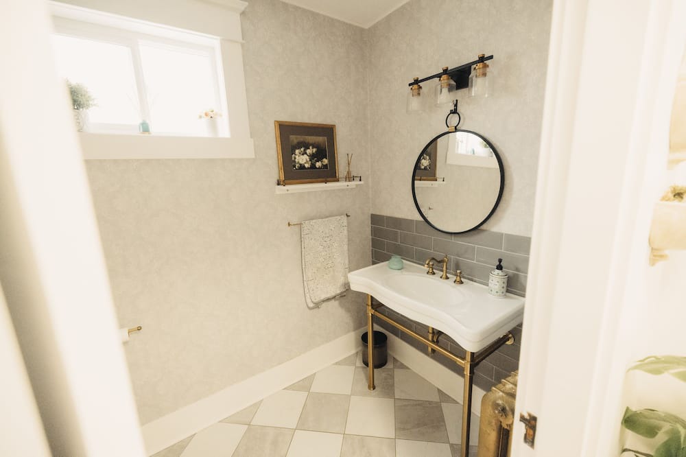 Photo of Bathroom in East Hill
