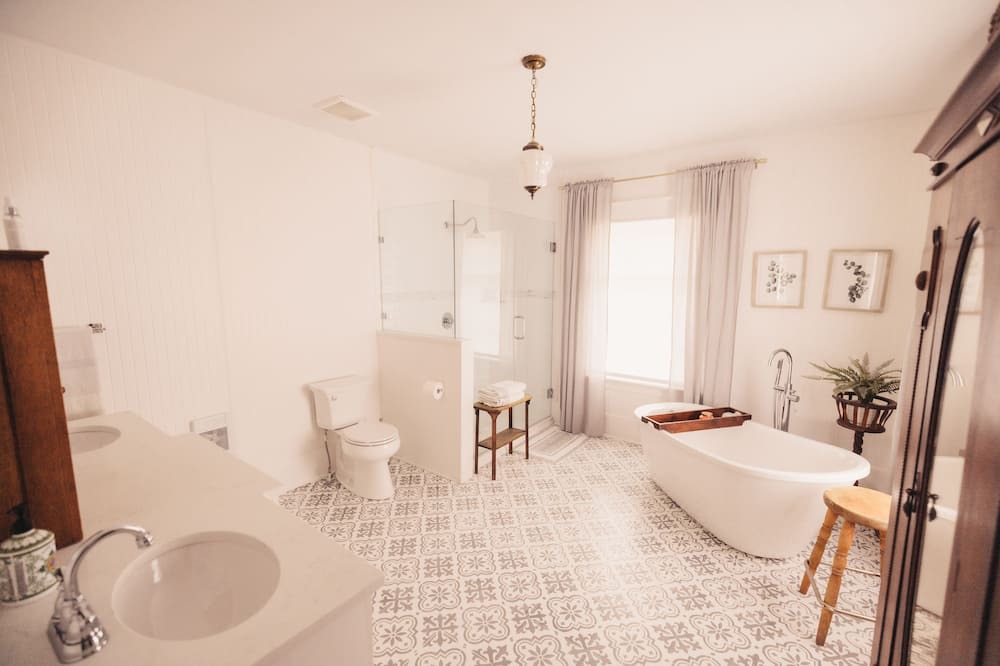 Photo of Bathroom in East Hill