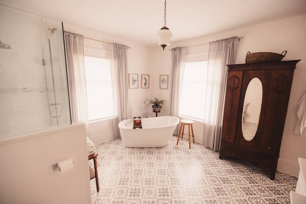 Photo of Bathroom in East Hill