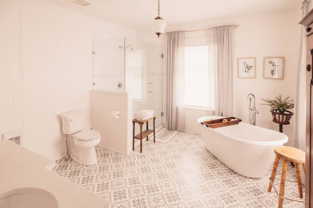 Photo of Bathroom in East Hill
