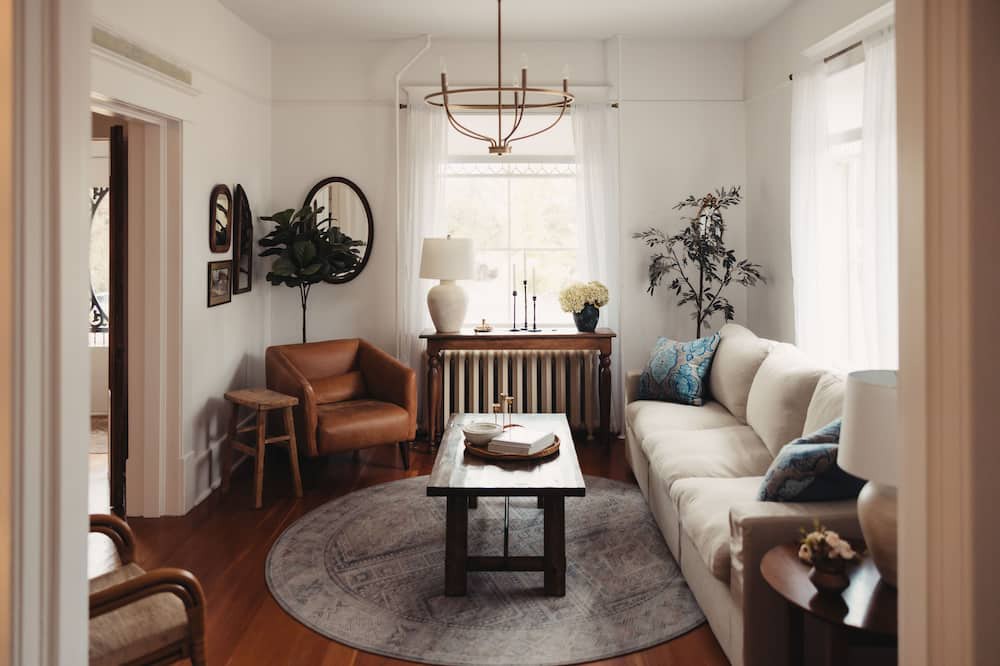 Photo of Livingroom in East Hill