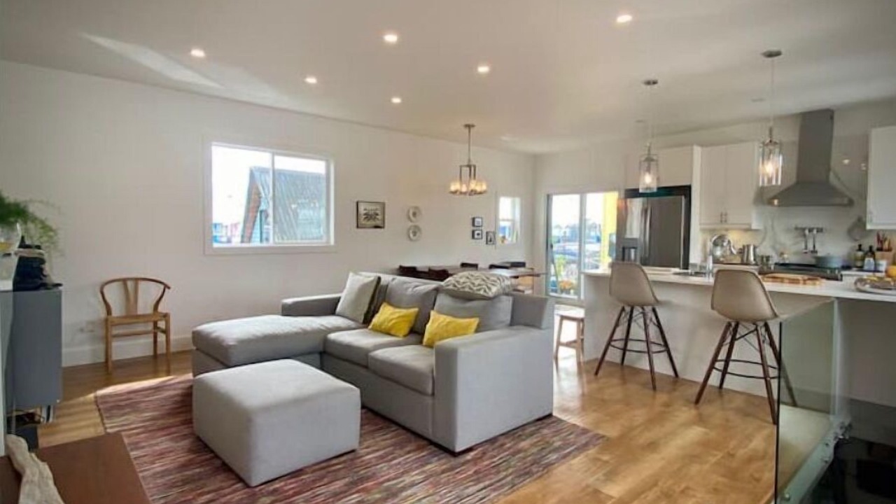 Photo of Livingroom in Lower Lonsdale