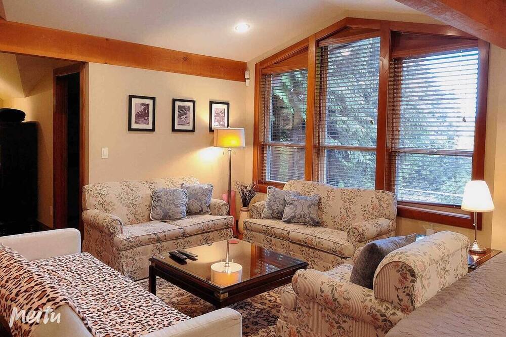 Photo of Livingroom in Surrey