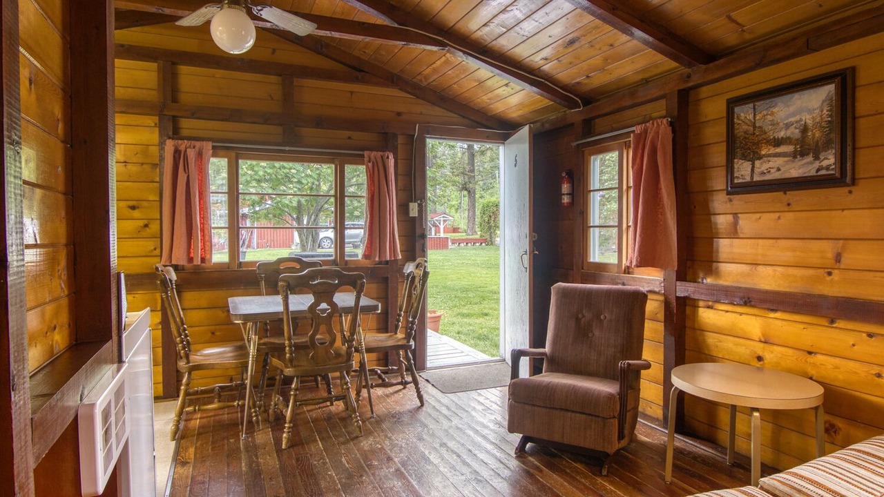 Photo of Livingroom in East Kootenay