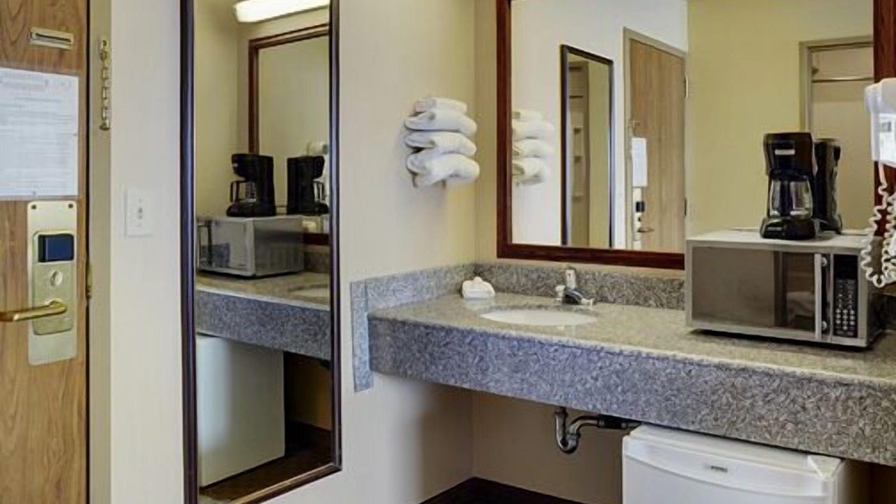 Photo of Bathroom in Kindersley