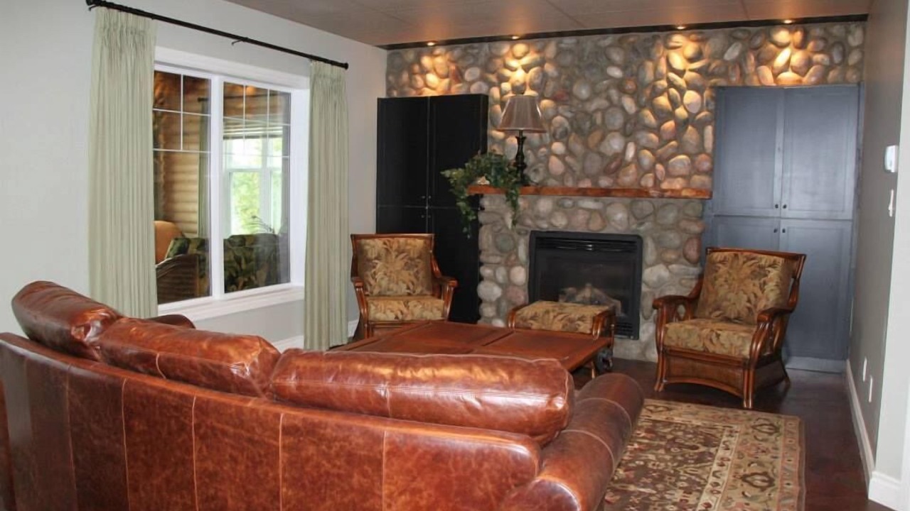 Photo of Livingroom in Fowler Lake
