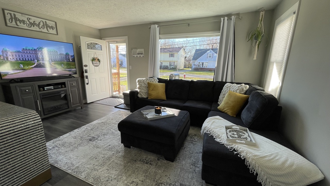 Photo of Livingroom in Eastlake