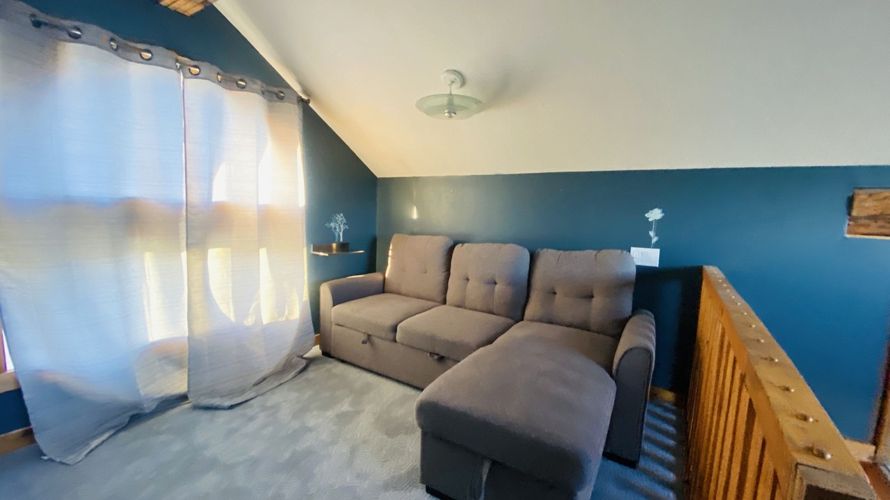 Photo of Livingroom in County of Vermilion River