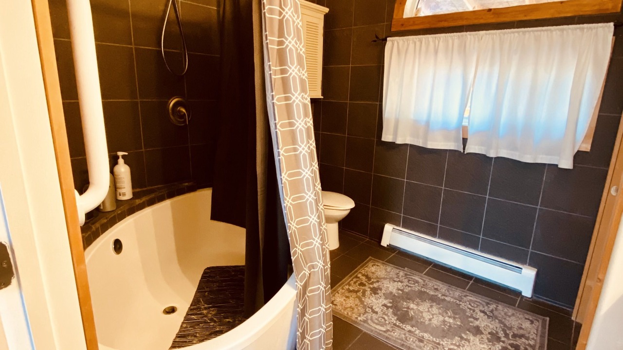 Photo of Bathroom in County of Vermilion River