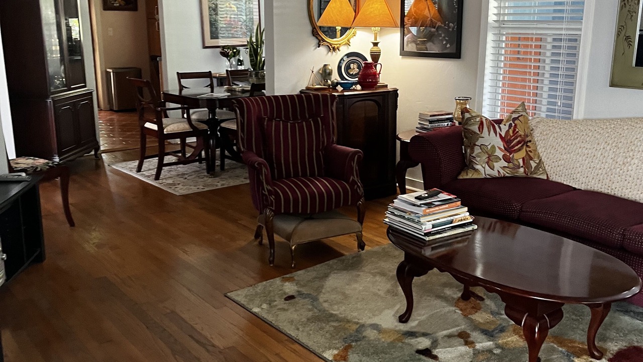 Photo of Livingroom in Old Northwood Historic District