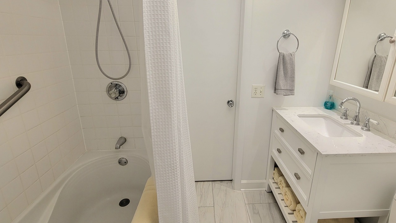 Photo of Bathroom in Harbor Village