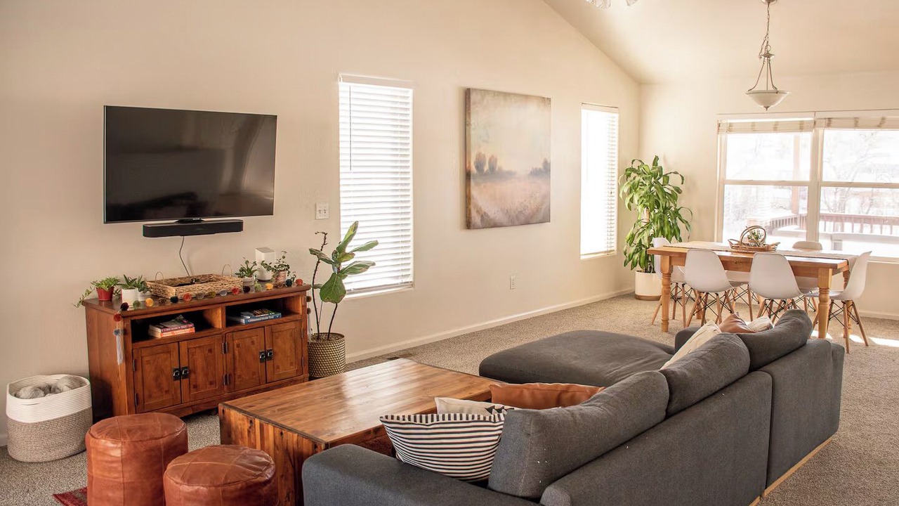 Photo of Livingroom in Jefferson Gardens