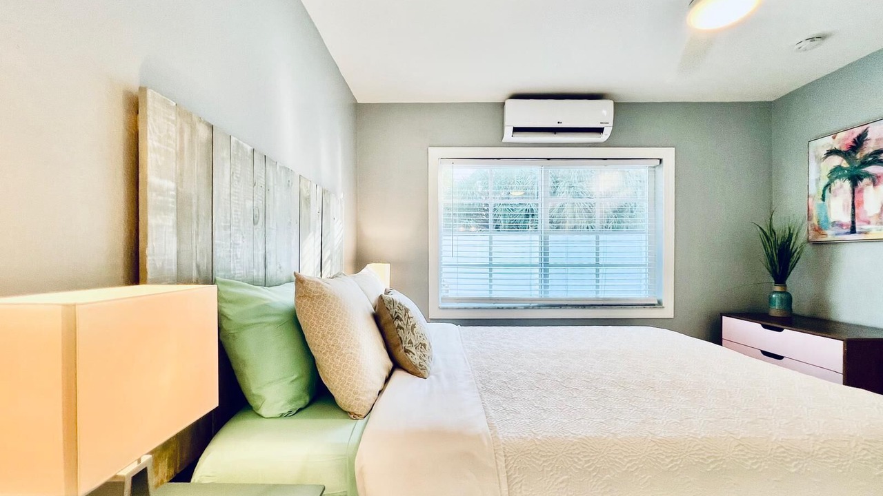 Photo of Bedroom in Parrot Cove