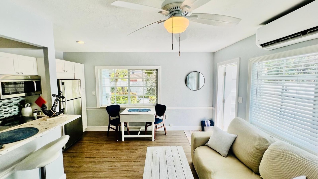 Photo of Livingroom in Parrot Cove