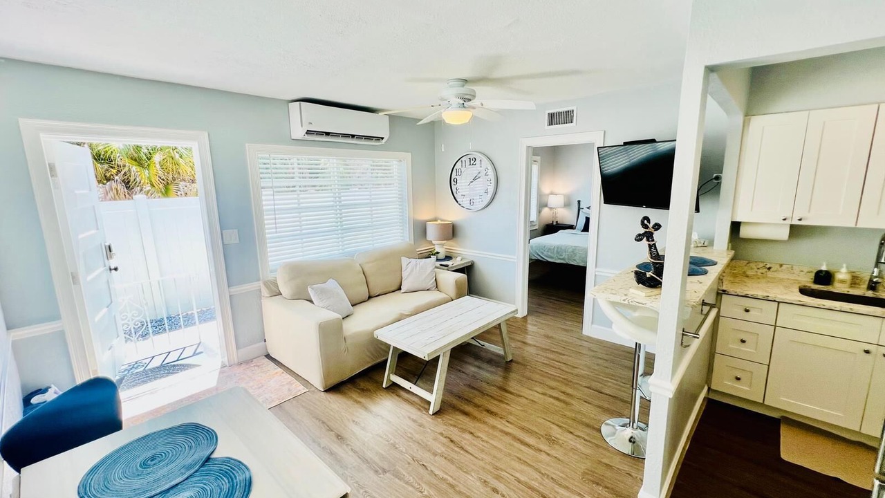 Photo of Livingroom in Parrot Cove