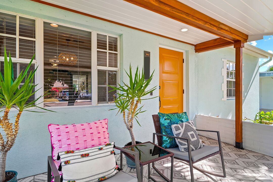 Photo of Patio Balcony in Parrot Cove