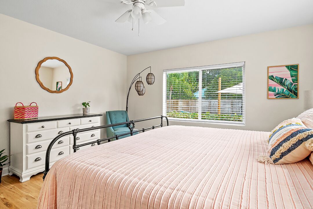 Photo of Bedroom in Parrot Cove
