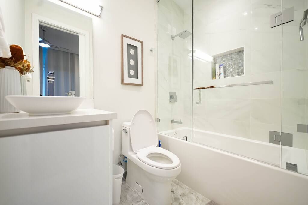 Photo of Bathroom in Hollywood Lakes
