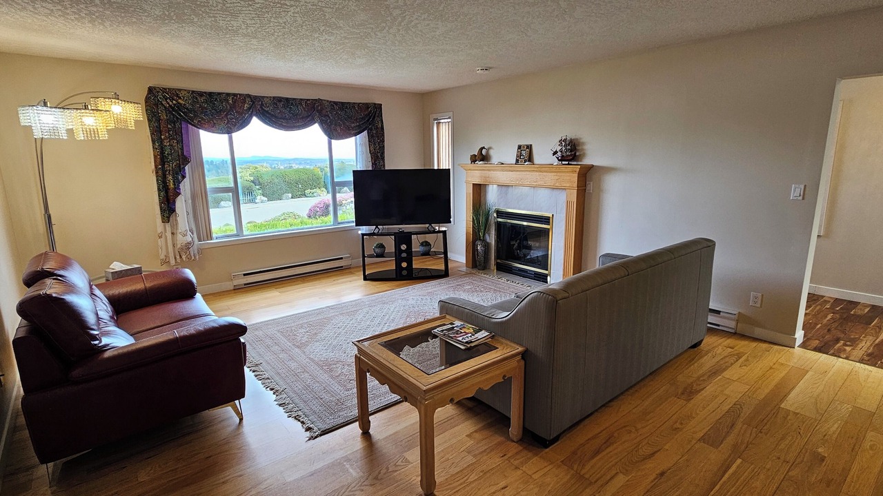 Photo of Livingroom in Colwood