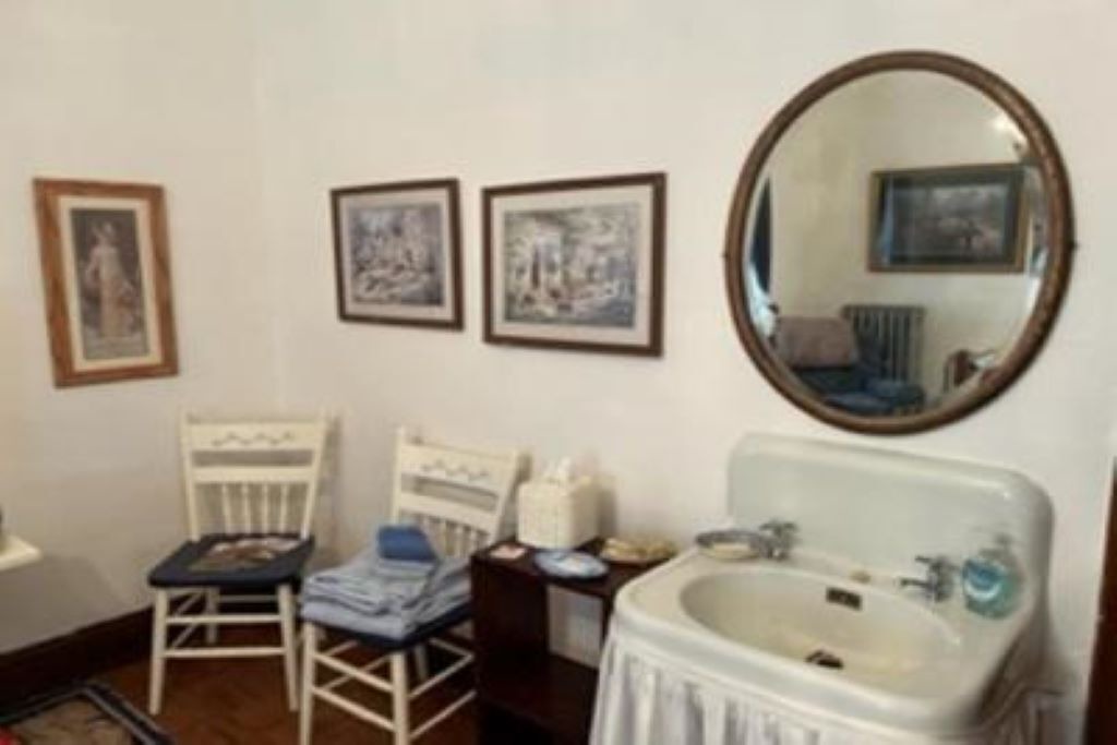 Photo of Bathroom in Raton