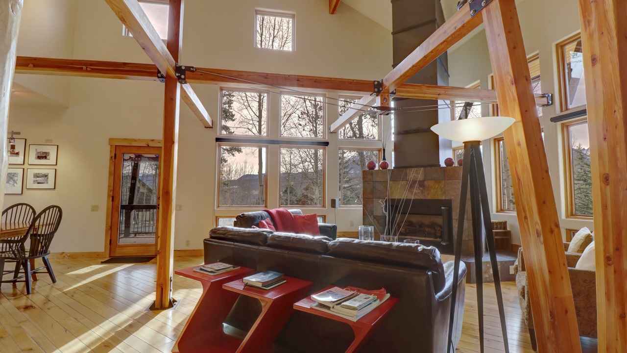 Photo of Livingroom in Hamilton Creek