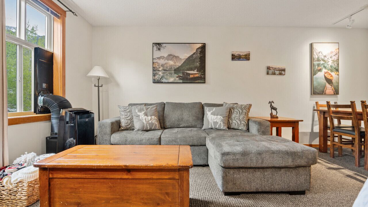 Photo of Livingroom in East Kootenay