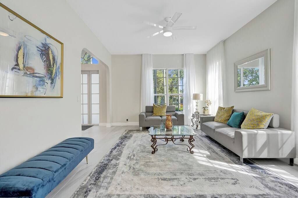 Photo of Livingroom in South Lake