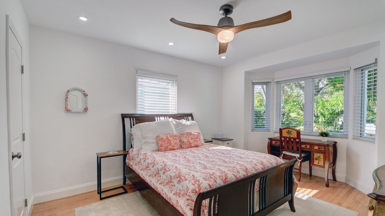 Photo of Bedroom in Parrot Cove