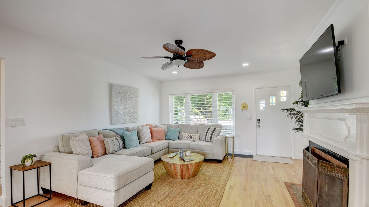 Photo of Livingroom in Parrot Cove