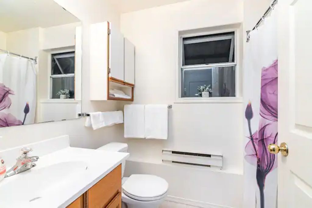 Photo of Bathroom in Saanich West