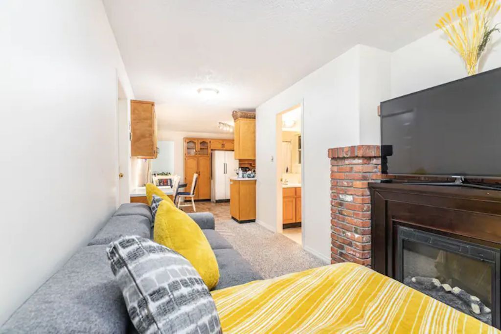 Photo of Livingroom in Saanich West