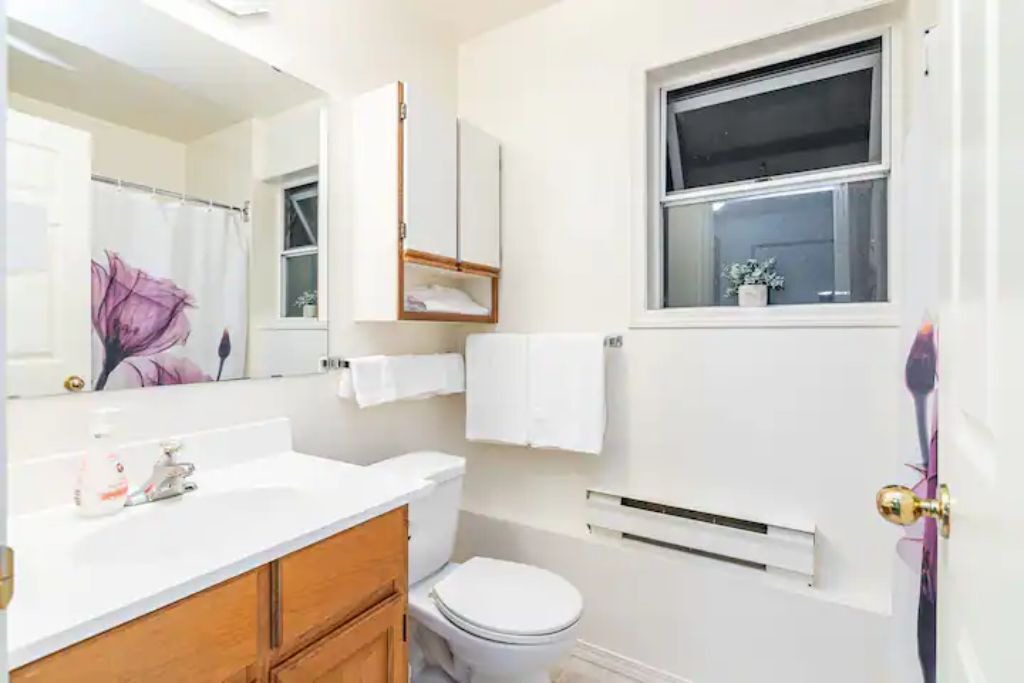 Photo of Bathroom in Saanich West