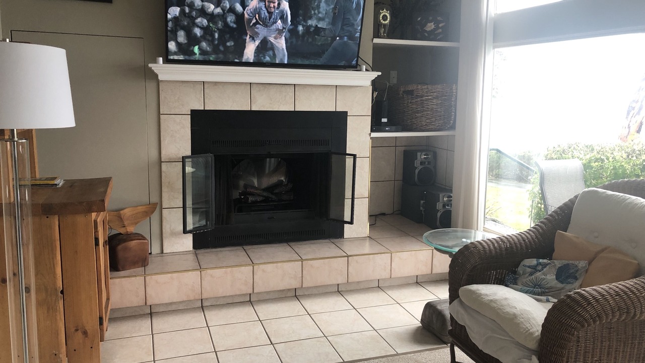 Photo of Livingroom in North Oyster