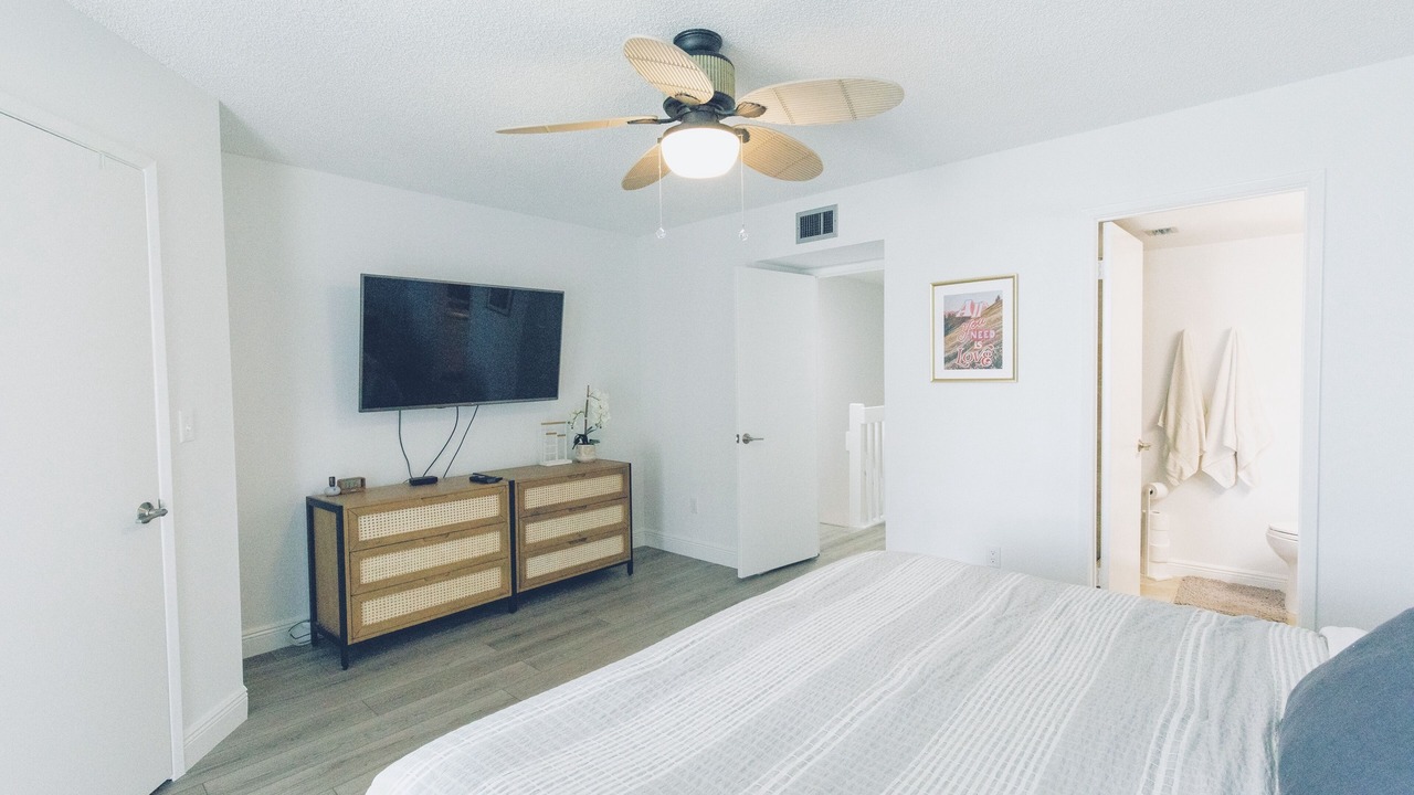 Photo of Bedroom in Jupiter Bay
