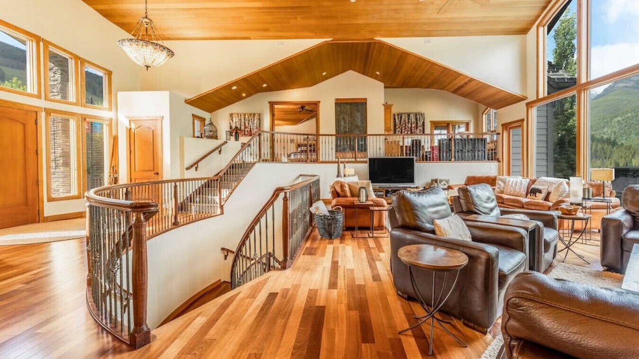 Photo of Livingroom in East Kootenay