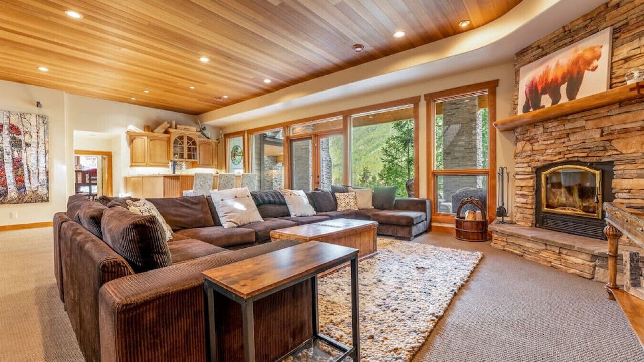 Photo of Livingroom in East Kootenay