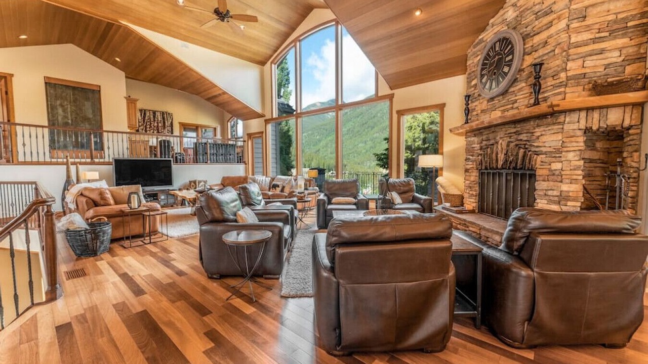 Photo of Livingroom in East Kootenay