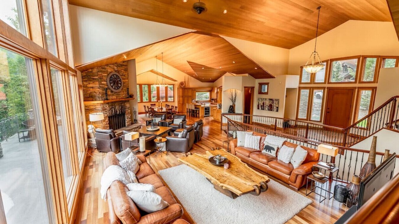 Photo of Livingroom in East Kootenay