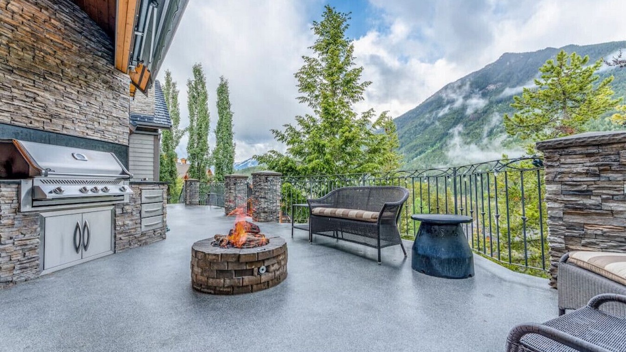 Photo of Patio Balcony in East Kootenay