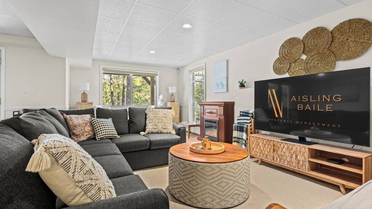 Photo of Livingroom in East Kootenay